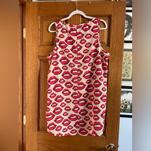 Torrid Womens White Pink Lip Print High Low Sleeveless Tank Top Scoop Neck - Picture 3 of 5